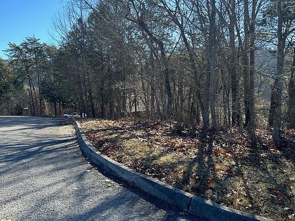 4th image of 469 Woodlake Blvd