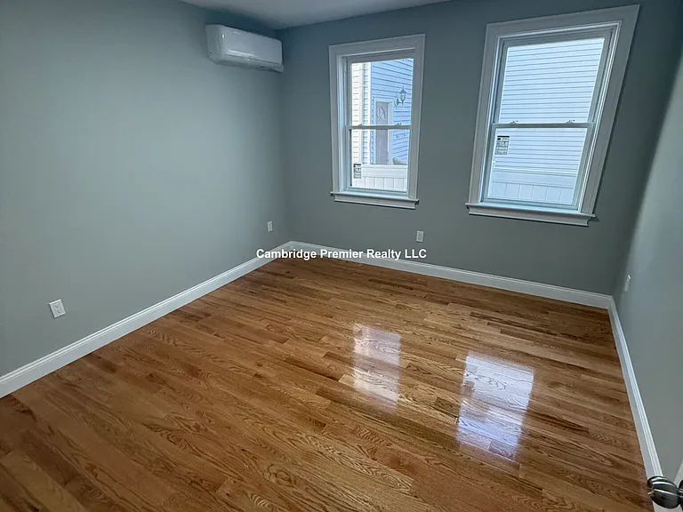 8 Brentwood St #1 — Photo 14