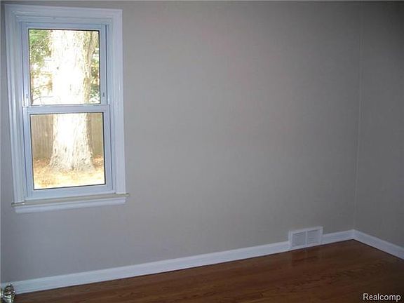 4th image of 1631 W Farnum Ave