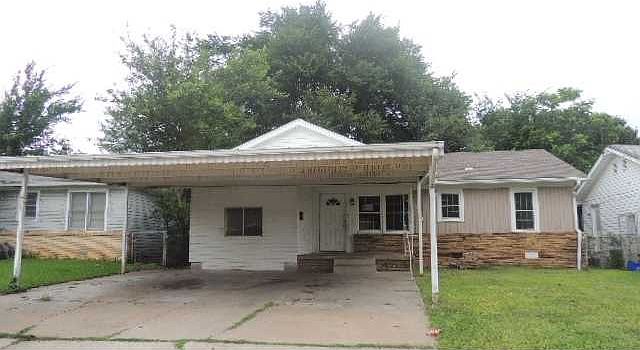 1st image of 921 SW 52nd St