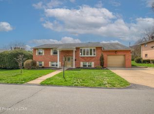 206 Hill Top Dr, West Wyoming, PA