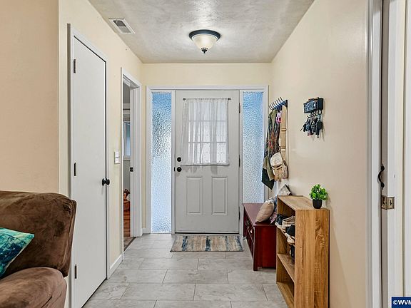 3rd image of 780 Clay St E