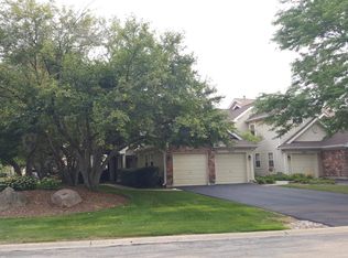 1050 Lakewood Cir, Carol Stream, IL 60188