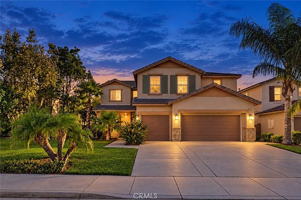 5 bed, 3.5 bath, 3165 sqft, $5,000 — Photo 2