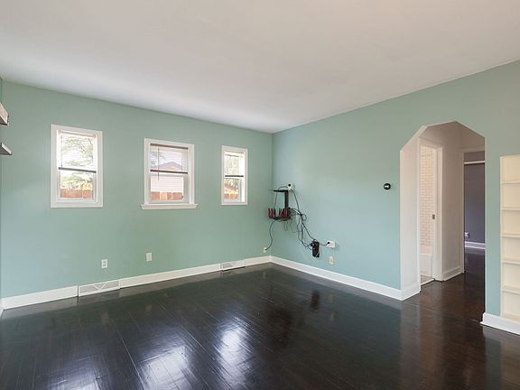 4th image of 3717 Greenleaf Ave