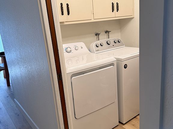5th image of 283 E Everglade Ave