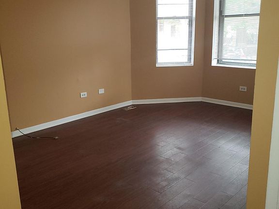 BRIGHT SUNNY LIVINGROOM