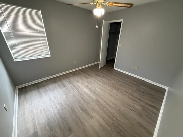 5061 Knightsbridge Cir N — Photo 7