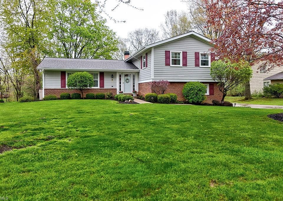 1st image of 134 N Park Dr
