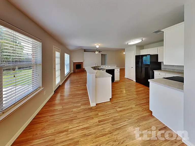 1012 Rachel St — Photo 5