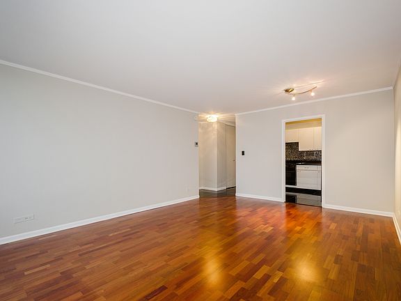 5th image of 3930 N Pine Grove Ave APT 3013