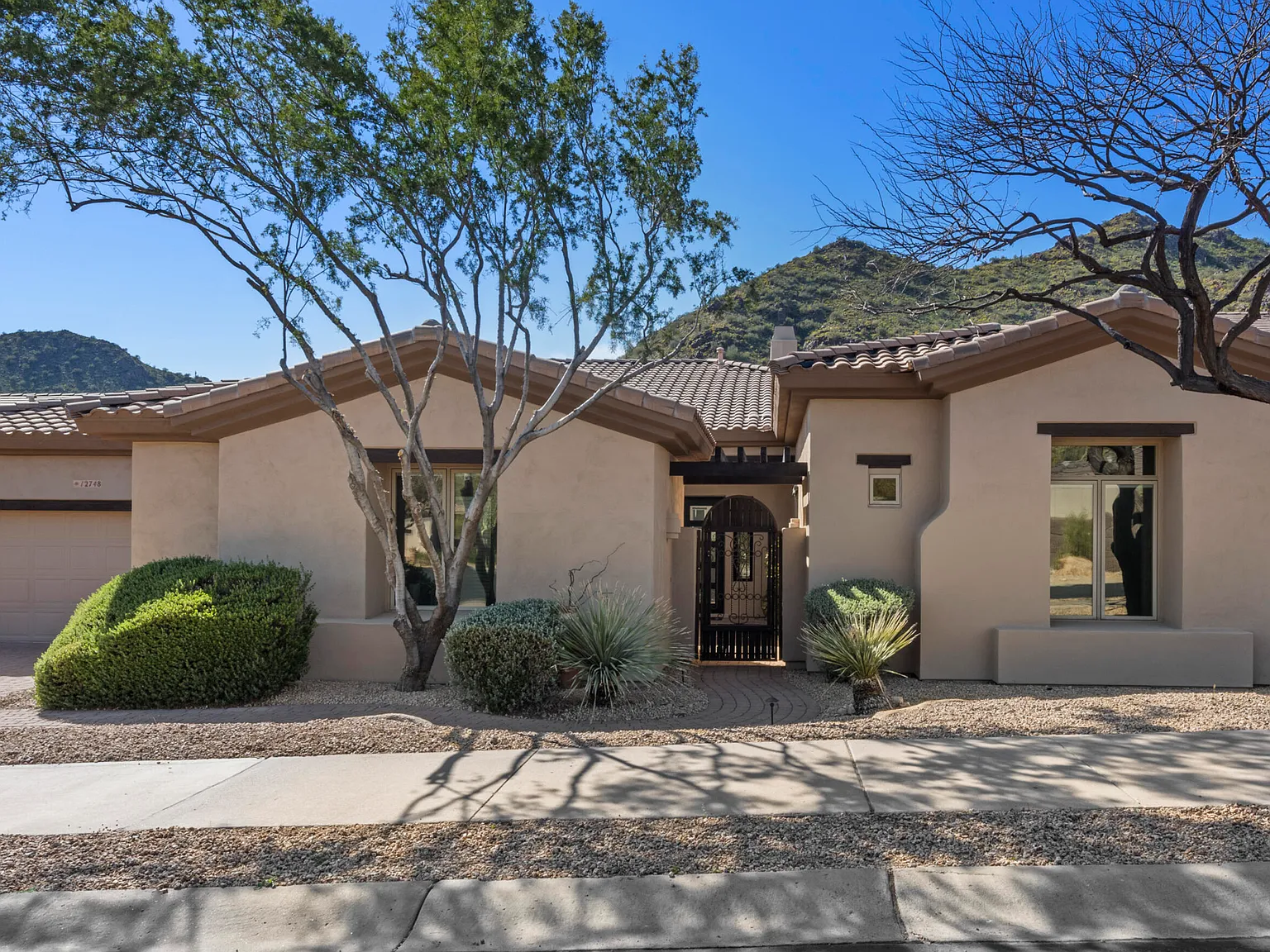4 bed, 4.5 bath, 3735 sqft, $8,500 — Photo 3
