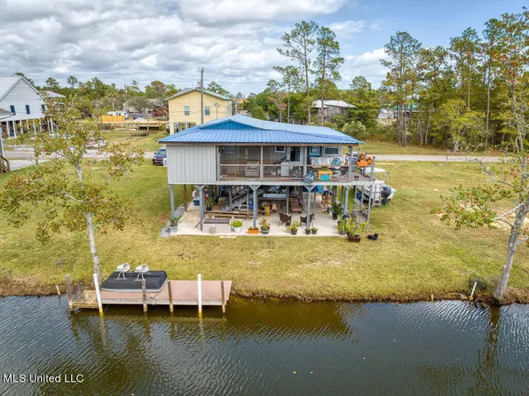 4139 Dolphin St, Bay Saint Louis, MS 39520