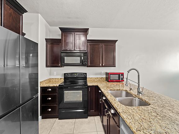 3rd image of 1621 N Venetian Way E