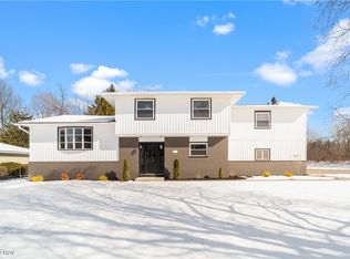 2675 Alan Dr, Willoughby Hills, OH 44092