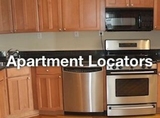 2013 W Roscoe St, Chicago, IL 60618