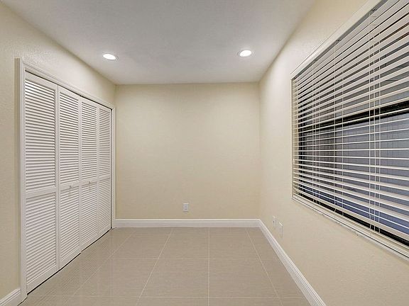 5th image of 6256 SE Charleston Pl APT 201