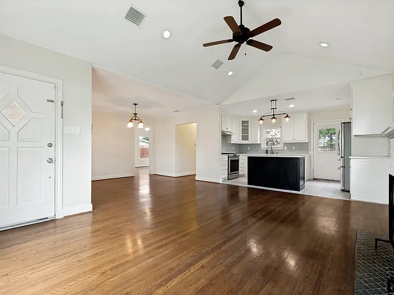 615 S Montclair Ave — Photo 6