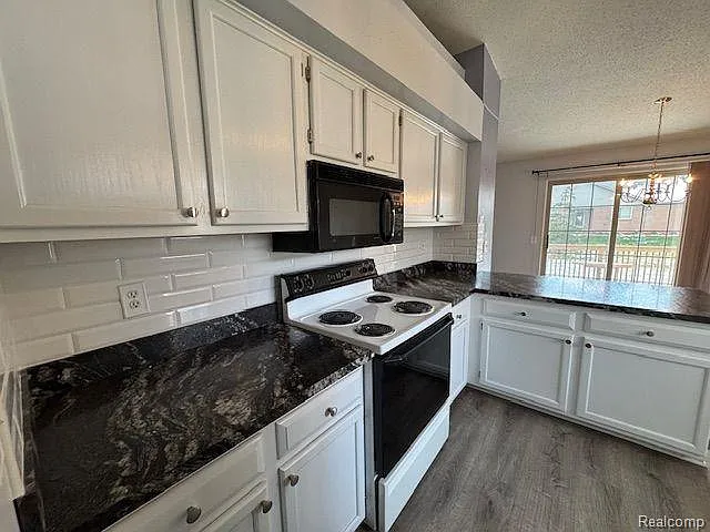 1922 Pebble Creek Dr — Photo 8