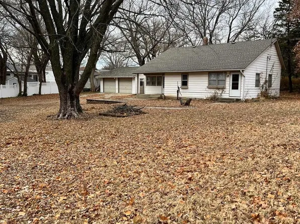 615 N Washington St, Council Grove, KS 66846