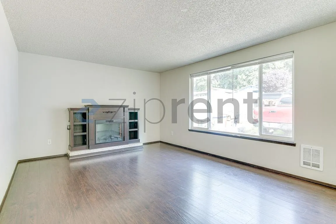 4 bed, 1473 sqft, $2,800 — Photo 3