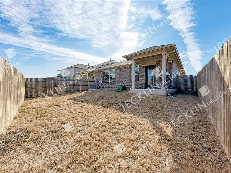 105 Kleberg Ct — Photo 25