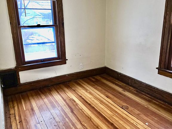 3rd image of 116 Fillmore Ave #1R