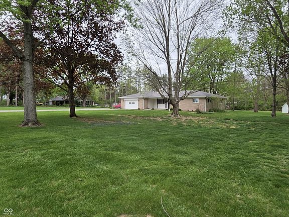 3rd image of 2104 W Orchard Dr