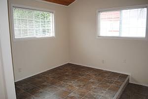 4th image of 405 Mills Ave