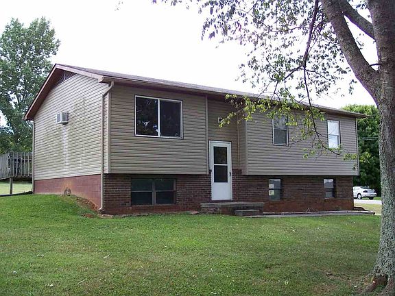 2nd image of 1708 Lee Cir