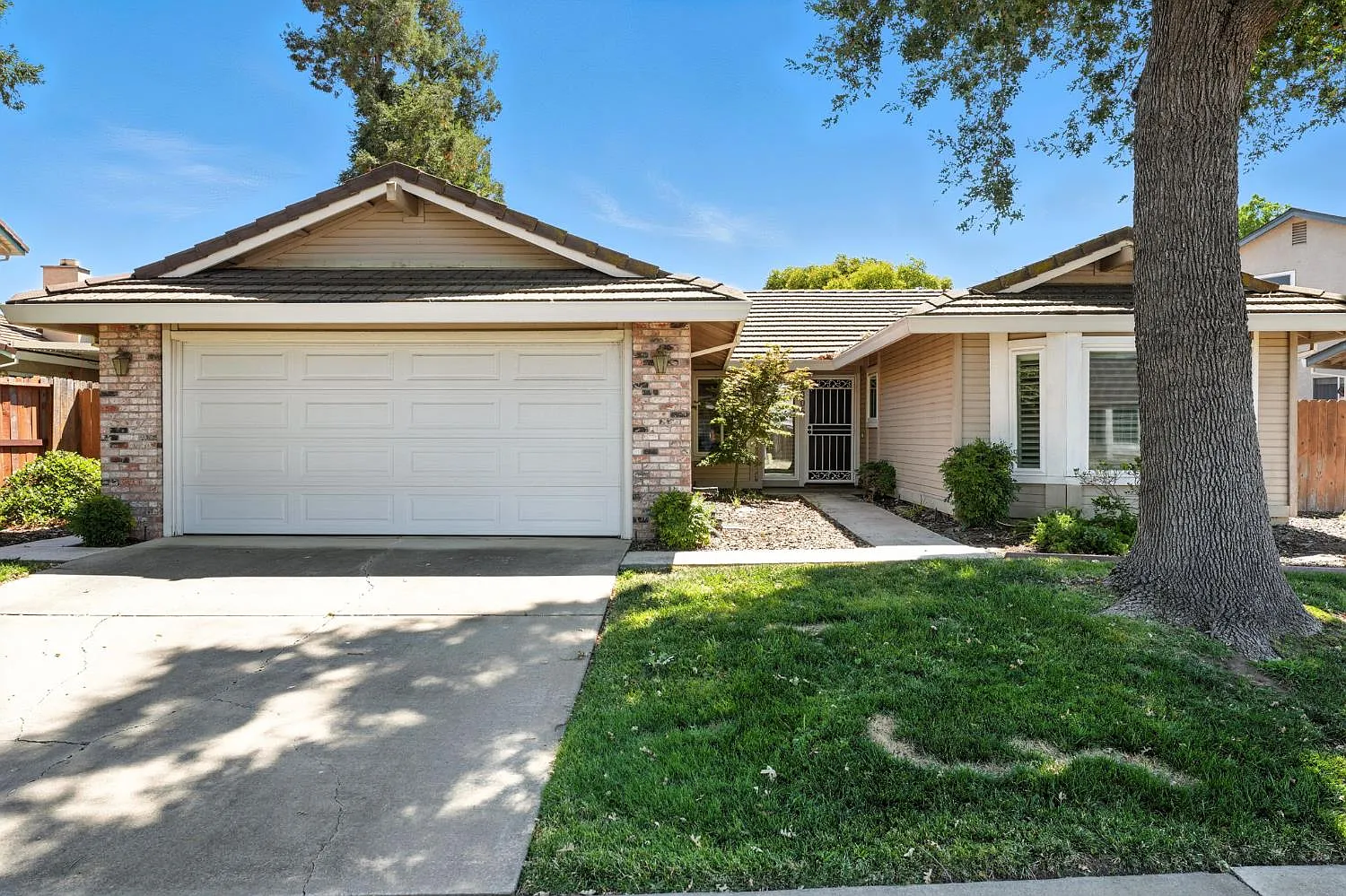 5806 Laguna Trail Way photo 1