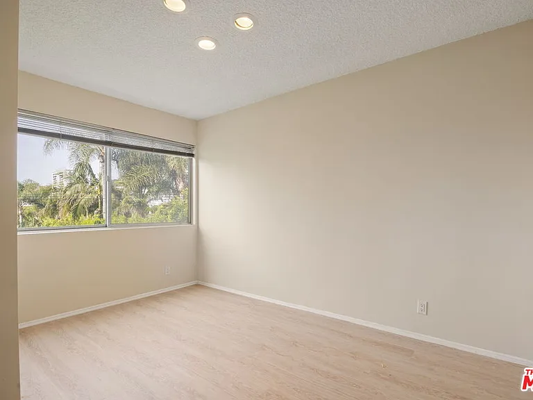 1025 N Kings Rd #313 — Photo 13