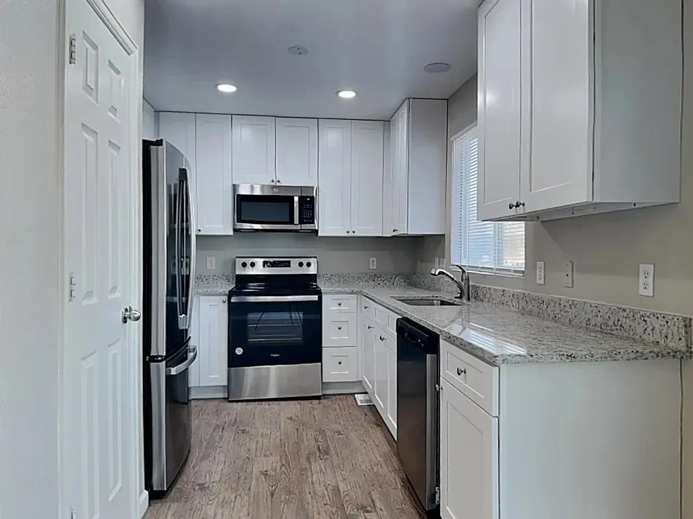 3 bed, 2256 sqft, $1,400 — Photo 2