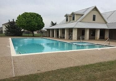 Pool & Clubhouse