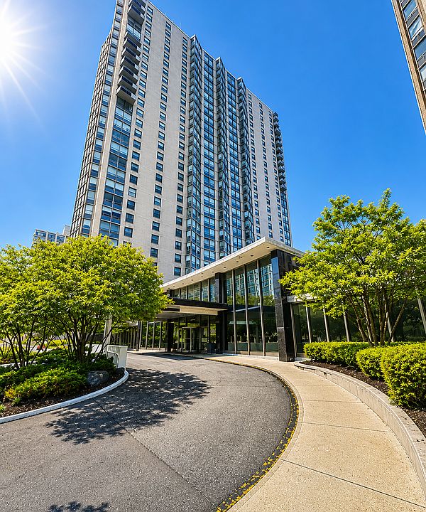 1st image of 5701 N Sheridan Rd APT 29T