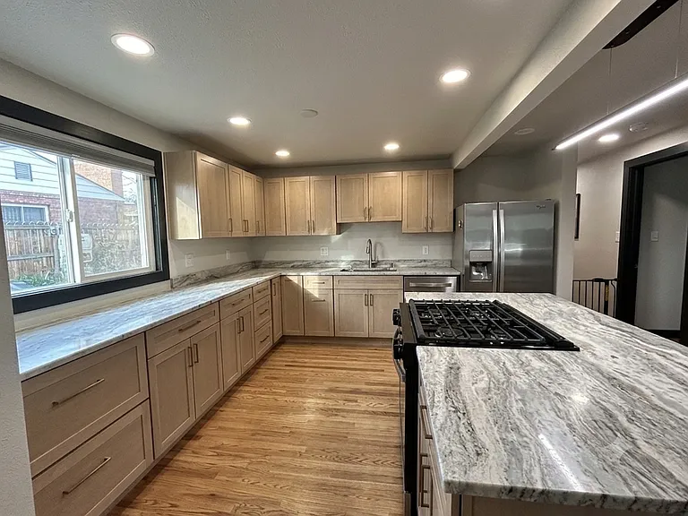 2028 Oriole Ave — Photo 4