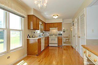 3rd image of 709 Holly Dr
