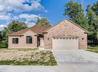 50248 Oakbrooke Dr, Chesterfield, MI 48047