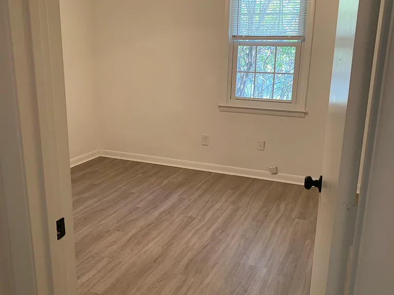 211 Heritage Cir — Photo 6