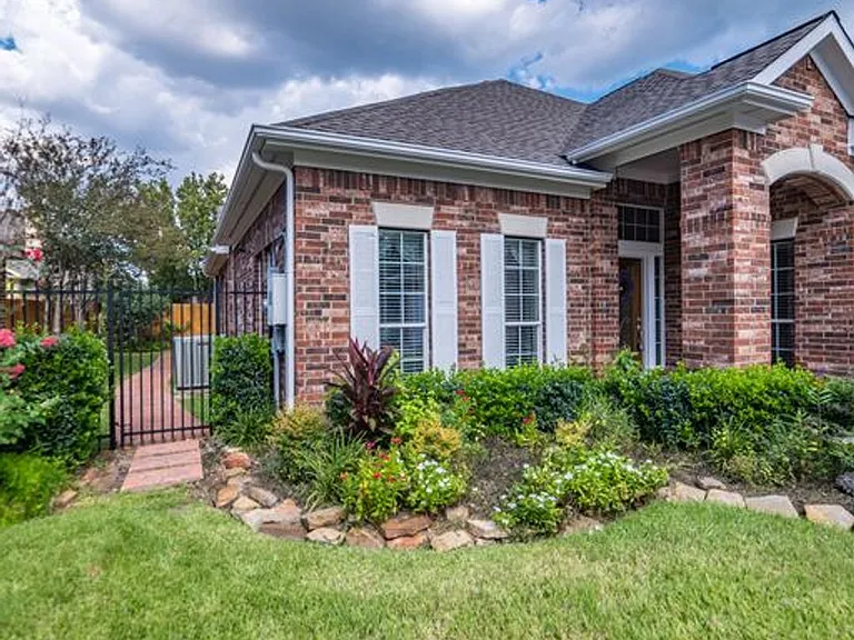 5019 Shining Creek Ct — Photo 17
