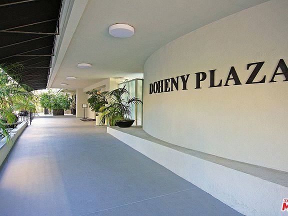 3rd image of 818 N Doheny Dr APT 601