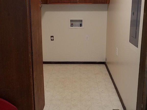 3rd image of 123 S Drenda Ave