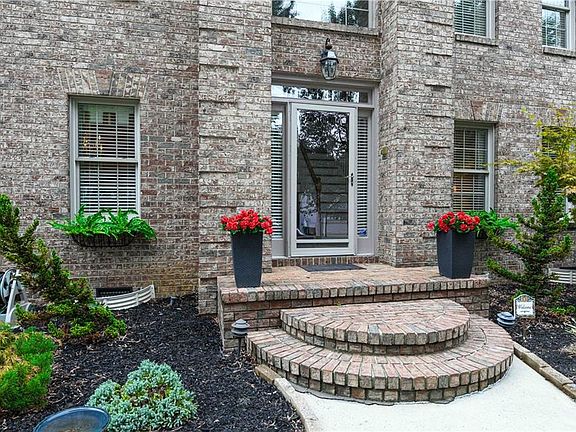 2nd image of 2405 Glen Cove Way