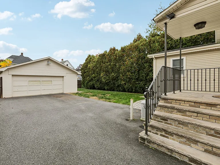 56 Gordon St — Photo 40