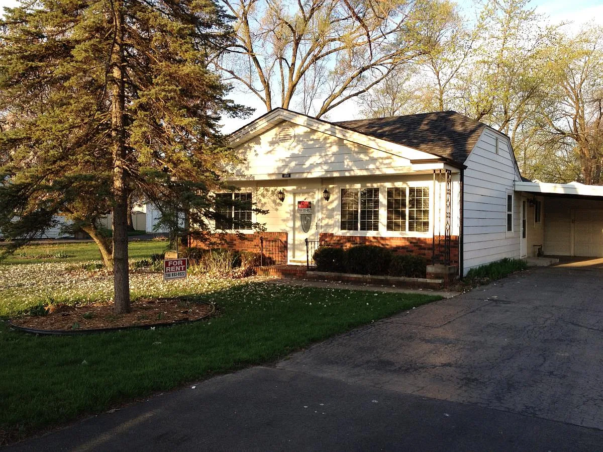 3 bed, 1053 sqft, $2,195 — Photo 1