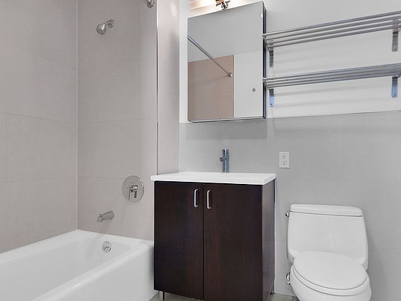 4th image of 30-50 21st St #5D