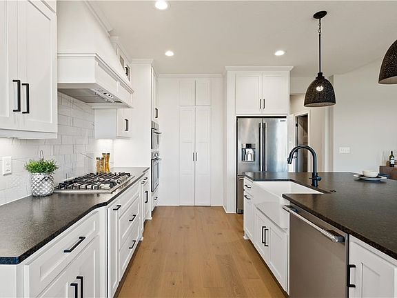2nd image of 3912 NE Independence Ave