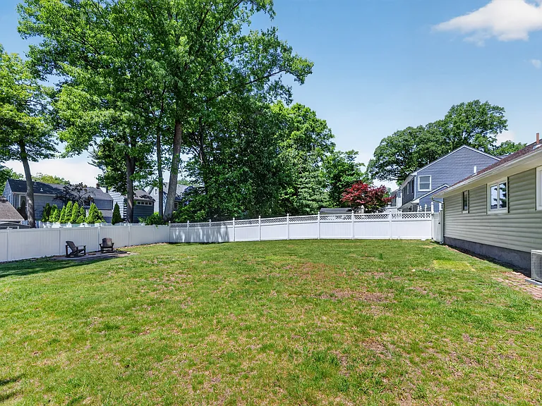 101 Sheldon St — Photo 16