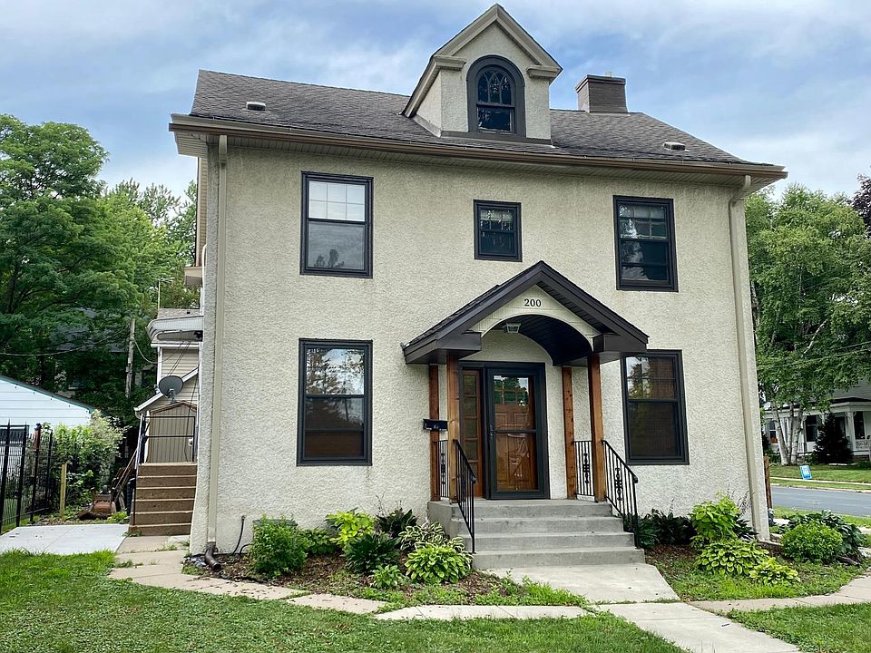 Welcome to Bryn Mawr and a beautiful 2 story Stucco duplex.