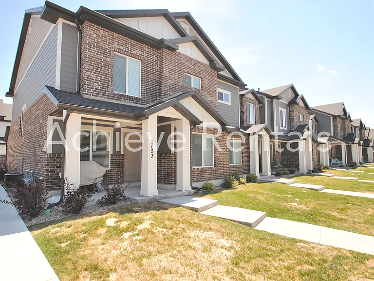 2053 N 380 E — Photo 1